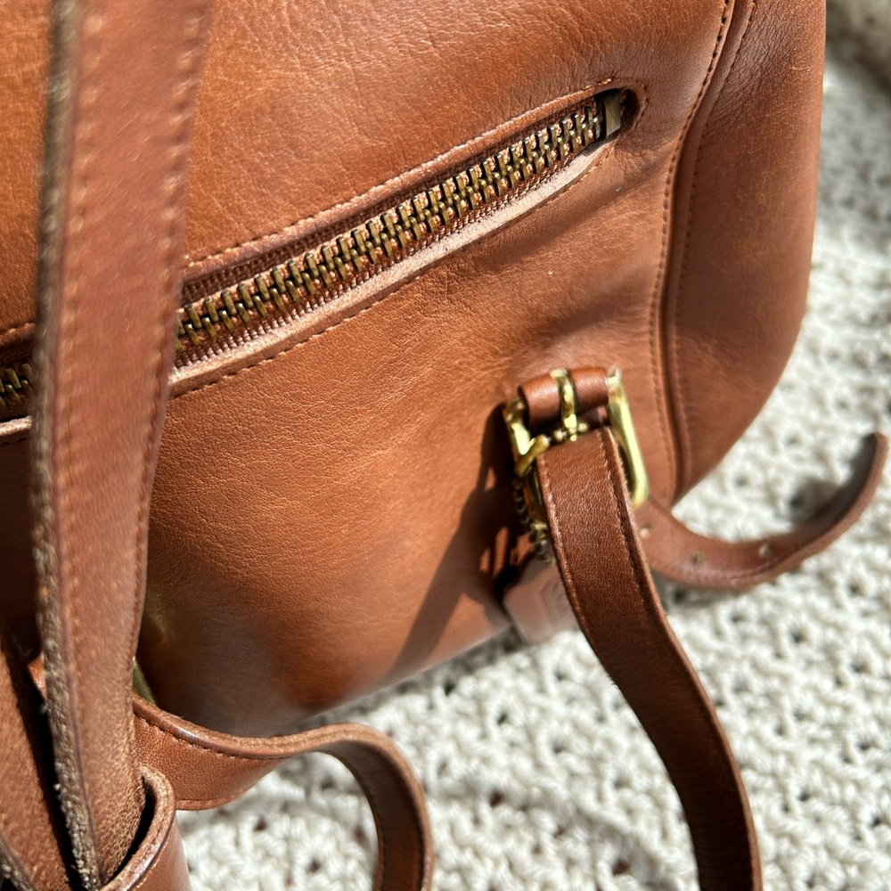 Authentic Vintage Coach Leather Drawstring Backpack in London Tan - Picture 4 of 13